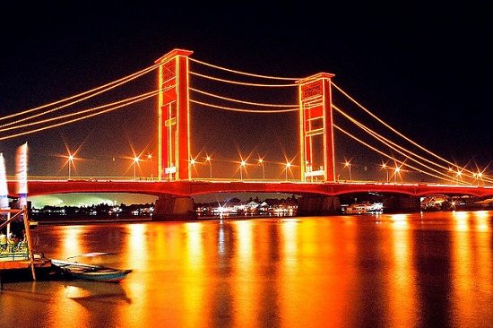 Night ilumination in Ampera Bridge