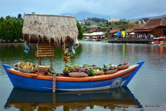 Bandung Travel Guide Floating market in Bandung