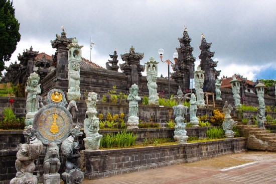 The gate of Pura Besakih