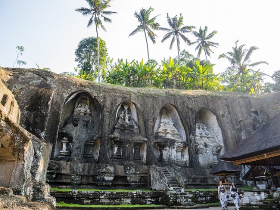 10 rock-cut candi at Gunung Kawi Temple