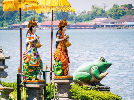 Dewi Danu Statues at Pura Ulun Danu Beratan