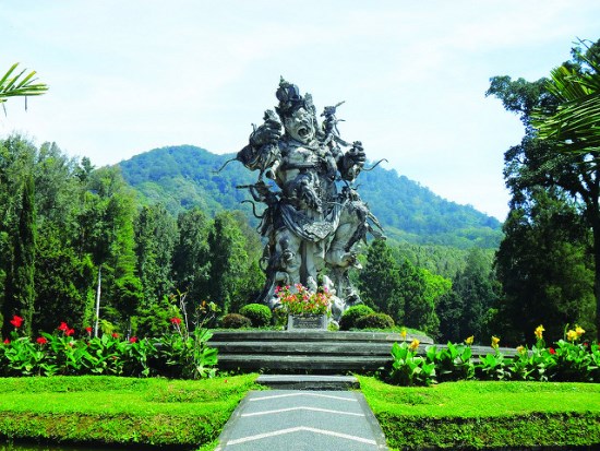 Monument of the Rawana in Bali Botanical Garden