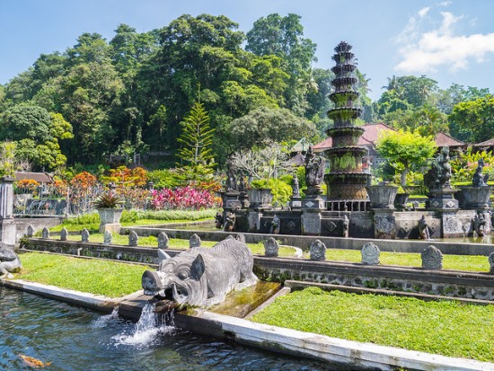 Statue and springs in Tirta Gangga Bali