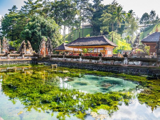 The holy water Temple Pura Tirta Empul - Indonesia Travel Guide