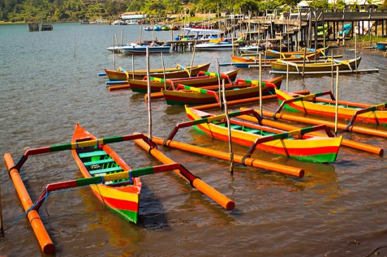 Traditional boat in Bratan Lake
